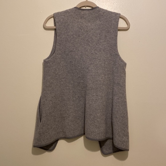 Club Monaco gray wool blend vest with pockets. Size Xs - Picture 3 of 12